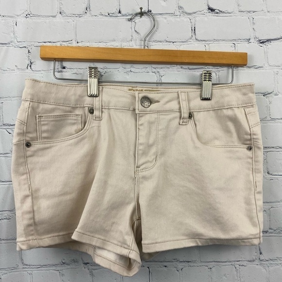 Hybrid & Company Light Khaki Mid-Rise Booty Shorts Womens (Juniors) size 9 - Picture 1 of 6